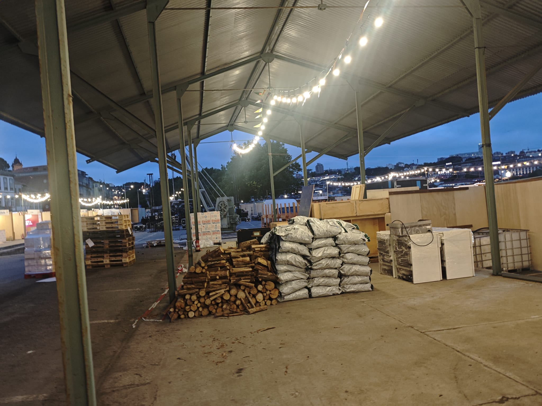 Trabalho de montagem elétrica e iluminação da AP Montagens Eléctricas