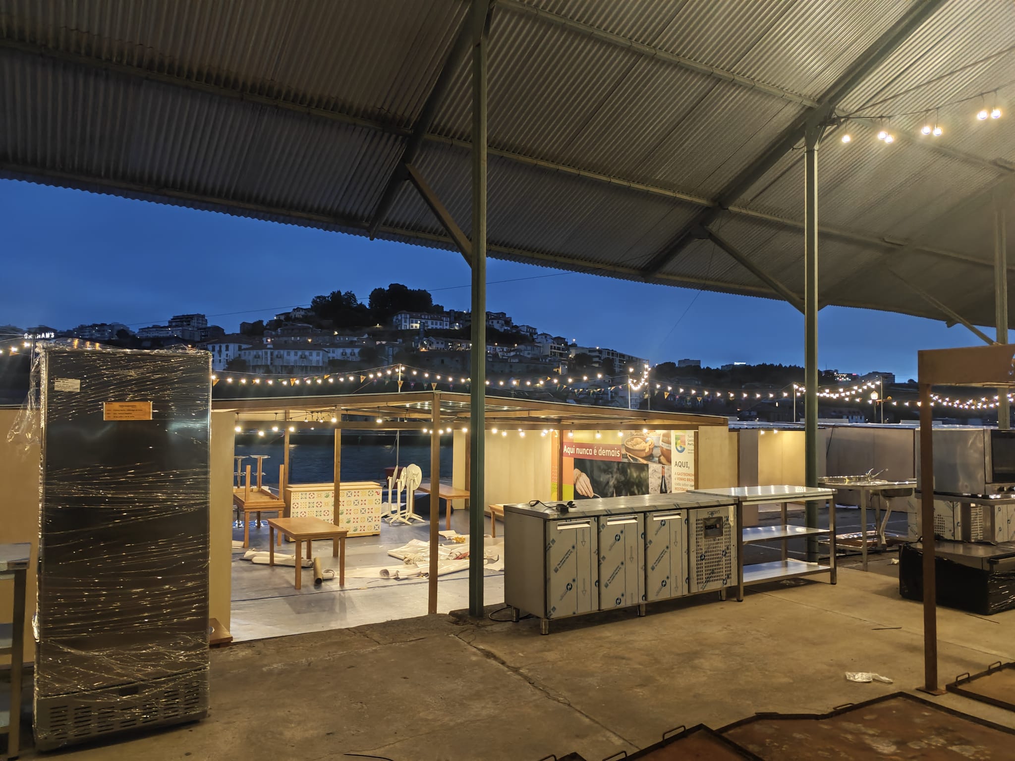 Trabalho de montagem elétrica e iluminação da AP Montagens Eléctricas