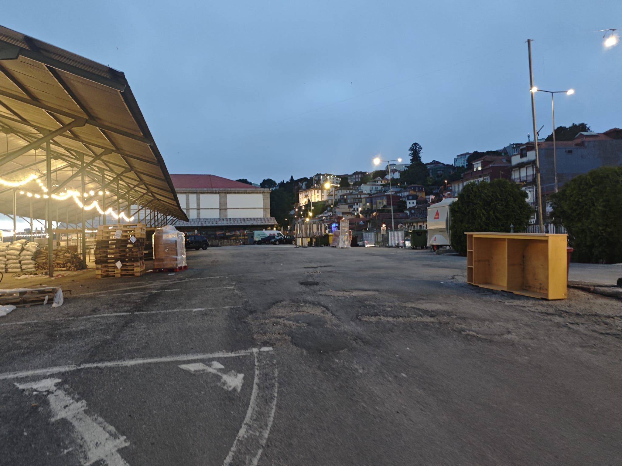 Trabalho de montagem elétrica e iluminação da AP Montagens Eléctricas