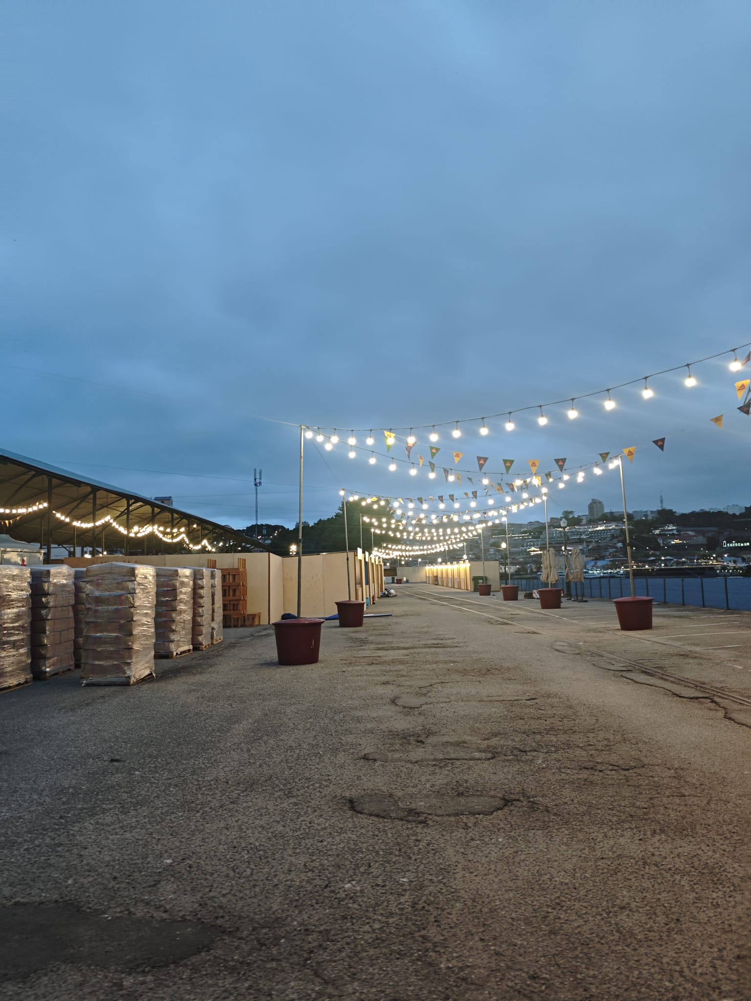 Trabalho de montagem elétrica e iluminação da AP Montagens Eléctricas