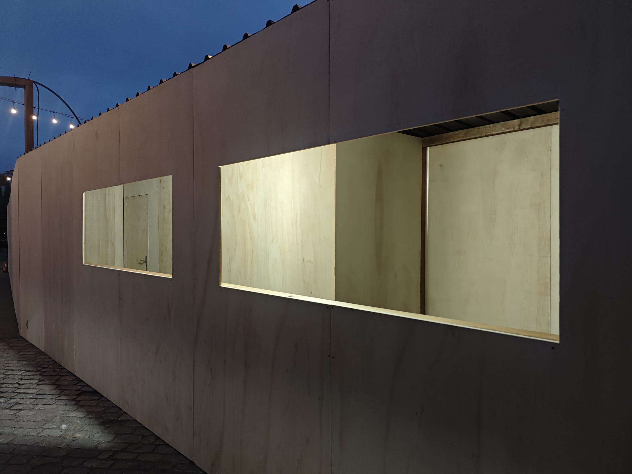Trabalho de montagem elétrica e iluminação da AP Montagens Eléctricas